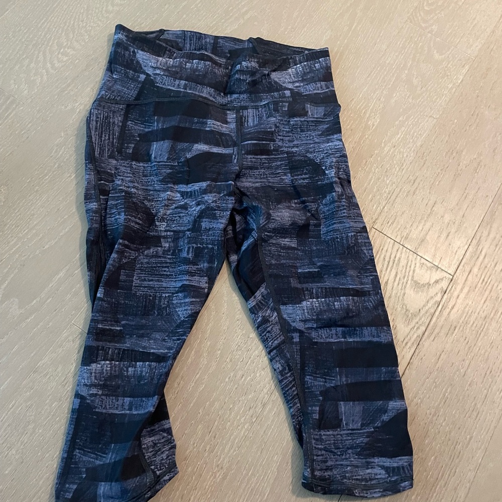 Lululemon capris never worn